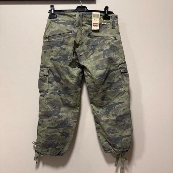 NWT Vintage Levi’s Camo Cargo Capri Pants Y2K Utility 2006 Size 9 - Picture 3 of 8